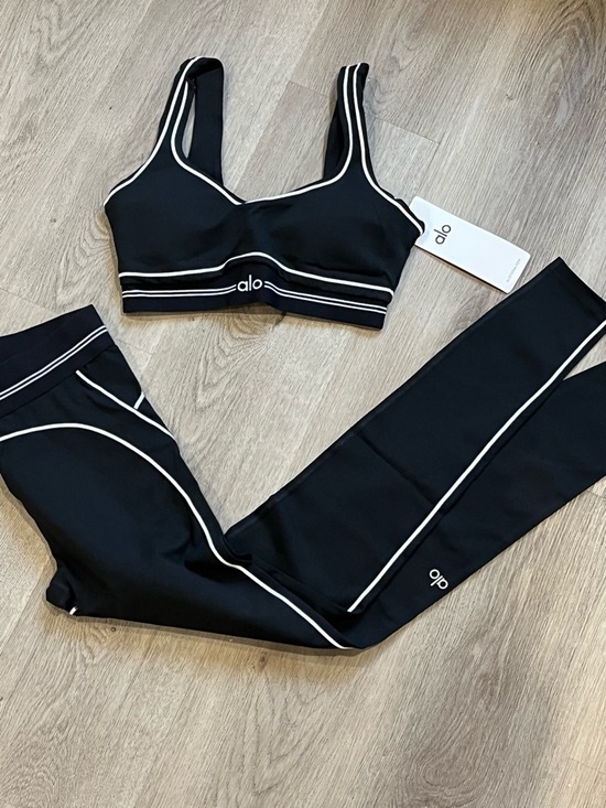 alo Black Sports Bra & pant set - Picture 3 of 4
